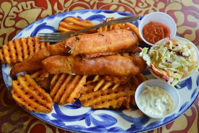 Galveston Seawall Spot Serves Fried Delights, Dynamite Drinks